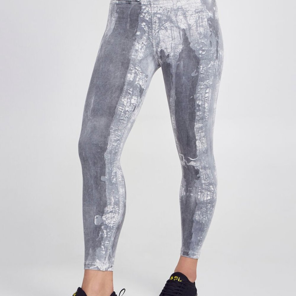 AVOCADO Crackle 7/8 Legging NWT Size XL